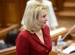 Violeta Ivanov spune că obiecțiile în privința ministrului Educației Maia Sandu rămân. Foto: shok.md