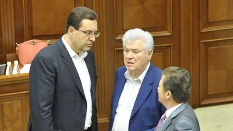 Председатель ПКРМ Владимир Воронин сочувствует лидеру демократов Мариану Лупу.