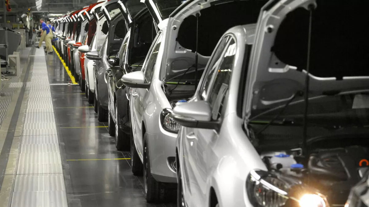 Uniunea Europeană discută despre creșterea competitivității industriei auto.