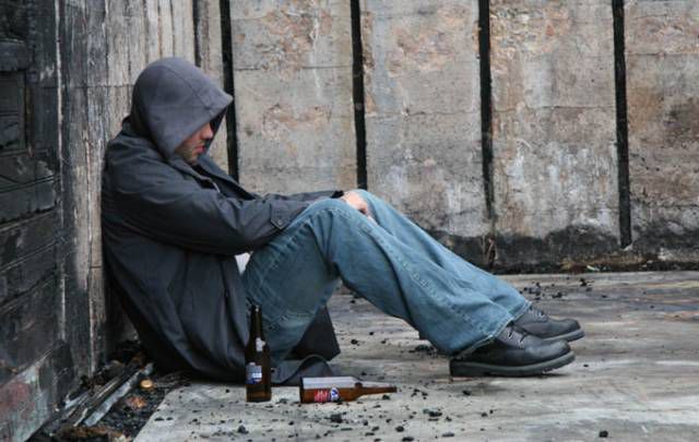 Trei tineri, printre care și un minor, sunt suspectați de consum de droguri. Foto: cugetliber.ro