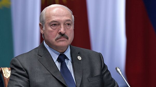 Макрон объяснил отсутствие Лукашенко в санкционном списке ЕС.