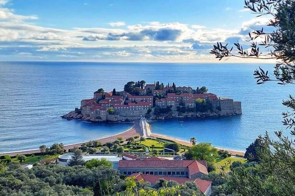 Un hotel celebru din Muntenegru se va redeschide după o pauză de cinci ani.