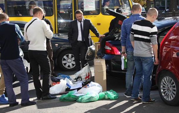 Чиновник организовал механизм получения взяток от участников тендерных торгов.