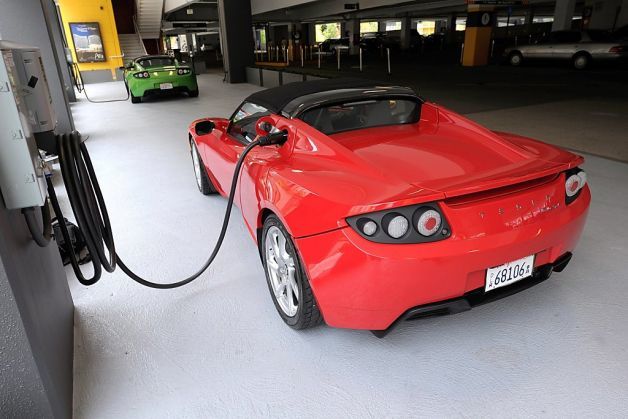 Tesla установит в домах розетки для электромобилей.