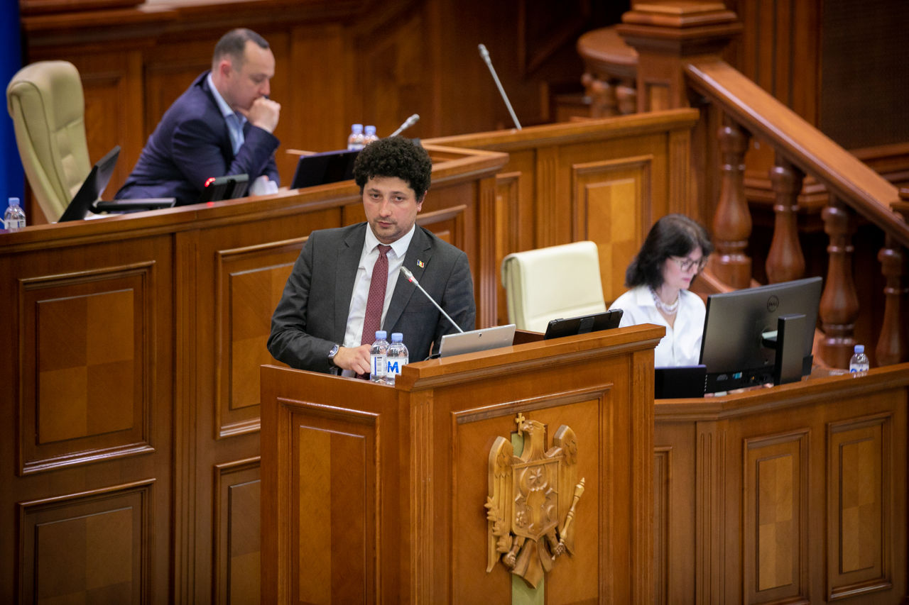 Председатель парламентской комиссии по экономике Раду Мариан.