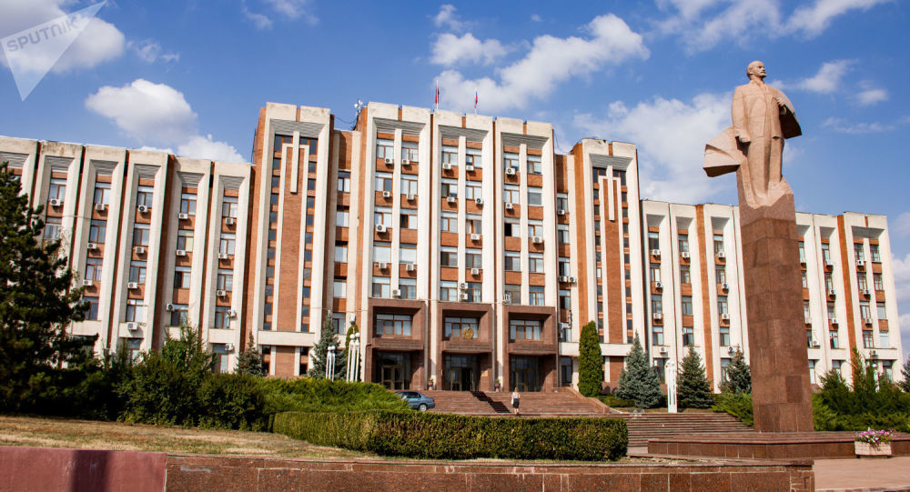 В Приднестровья бюджетники будут получать зарплату на банковский счет.