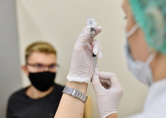 Вакцину "Спутник Лайт" вывели в гражданский оборот.