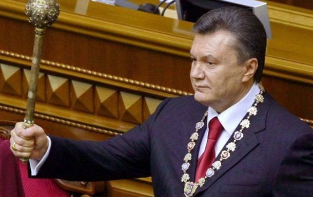 Януковича обвиняют в захвате власти путем незаконного изменения Конституции.