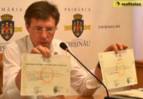 "Пусть в них средний бал не 10, а 8, но зато документы настоящие".