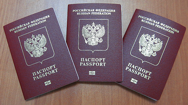 Получить гражданство по упрощенной системе можно только находясь в пределах РФ.