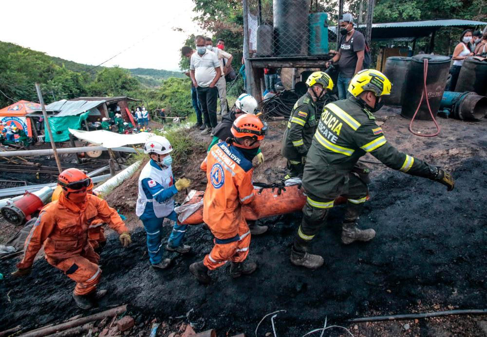 Число жертв взрыва в шахте в Колумбии возросло до 12 человек.