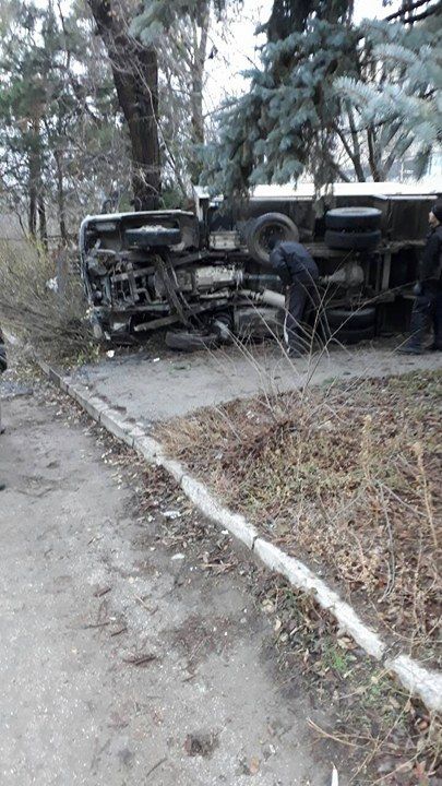  Все обстоятельства и причины ДТП выясняются полицией. 