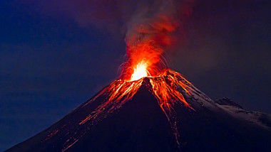 Filipine: Vulcanul Mayon aruncă în aer lavă și cenușă deja 14 zile