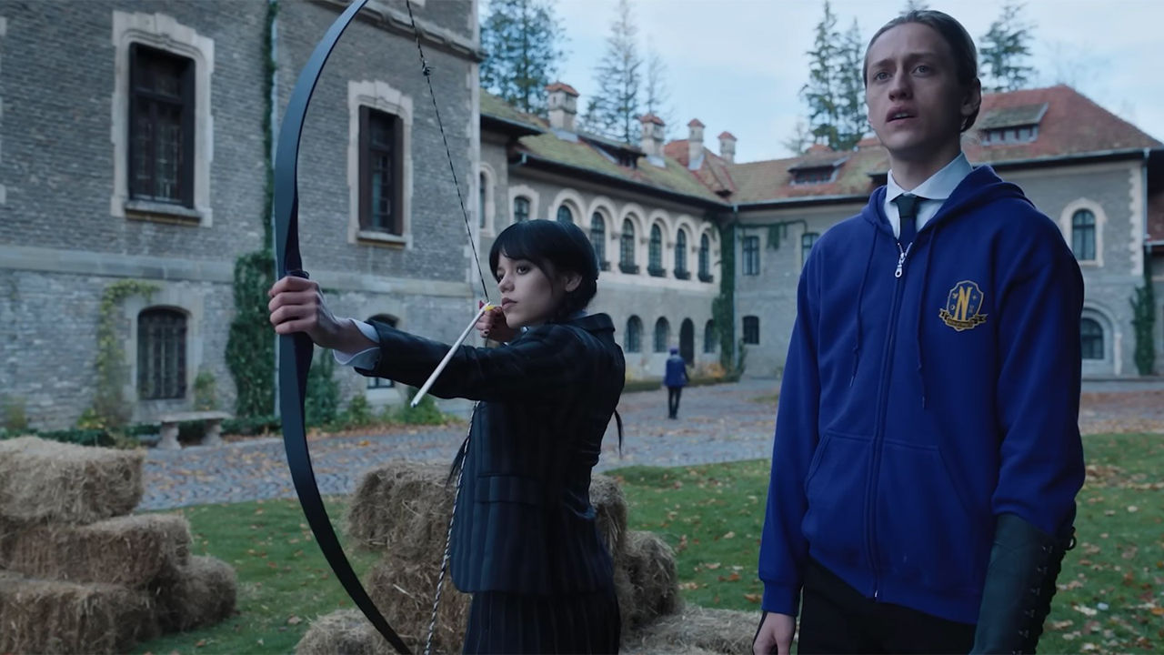 Netflix показал ляпы со съемок сериала «Уэнсдэй» Тима Бёртона.