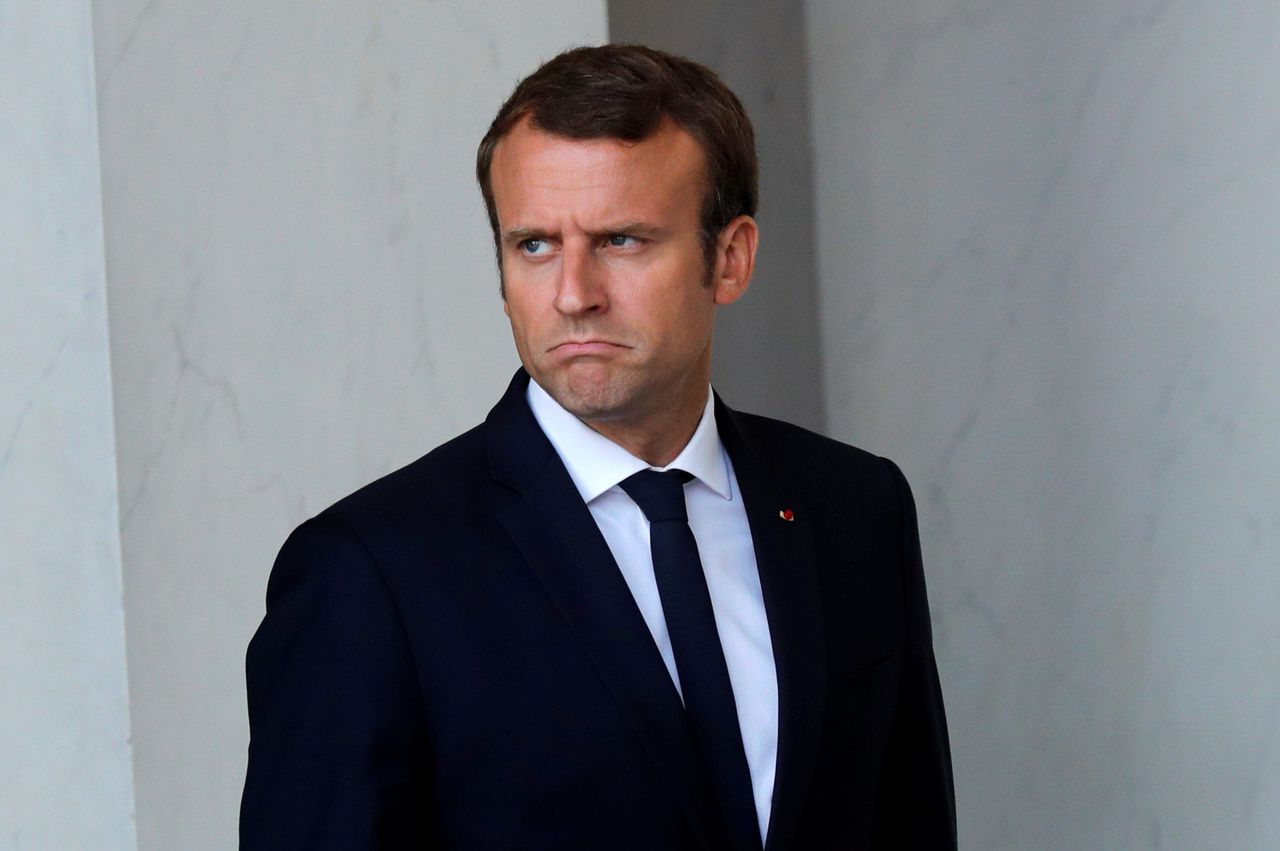 Atac cu grenadă la sosirea lui Emmanuel Macron în Africa. Foto: Quartz