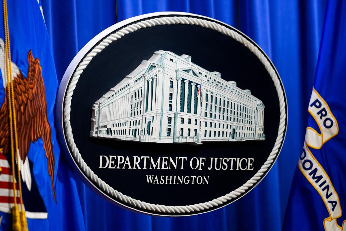 Un procuror din SUA, acuzat de furtul unui raport despre Trump, ascuns sub forma unei rețete de tort.