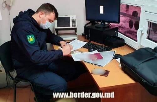 С начала апреля на границе выявили 44 поддельных COVID-теста.