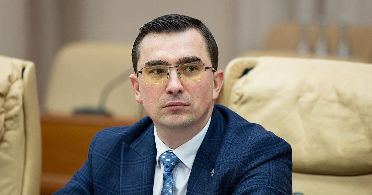Borosan: La ora 3 dimineața deschidem laptopurile pentru a rezerva energia necesară.