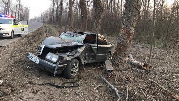 В Дрокиевском районе произошла авария: водитель доставлен в больницу.