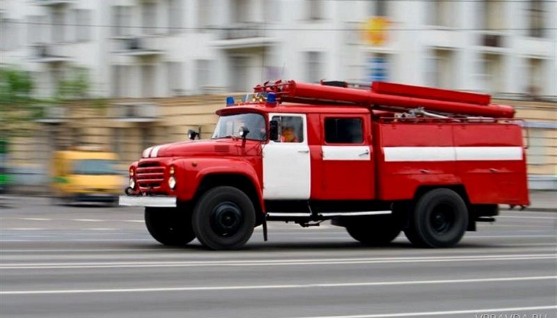 В Рыбнице вспыхнули 2 автомобиля с почтой, пожарные избежали взрывов.
