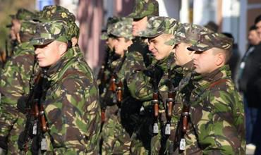 Двое мужчин из Бельц требовали 800 евро, чтобы избавить парня от службы в армии.