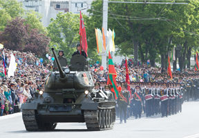 Военный парад начнется 2 сентября на площади Суворова в центре города.