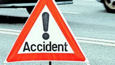 Poliţia investighează cazul pentru a vedea cine se face vinovat de producerea accidentului.