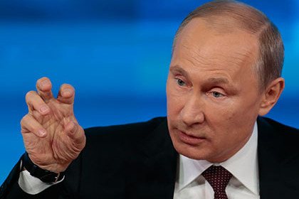 Президент Владимир Путин в День России призвал ценить все этапы отечественной истории и чтить все поколения.
