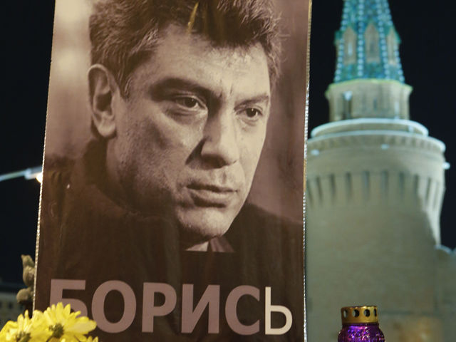 Следователи, изучив электронные переписки оппозиционера, которых оказалось довольно много, собираются установить, были ли угрозы убийством в тех или иных "продуктах речевой деятельности" людей, с которыми общался Немцов.