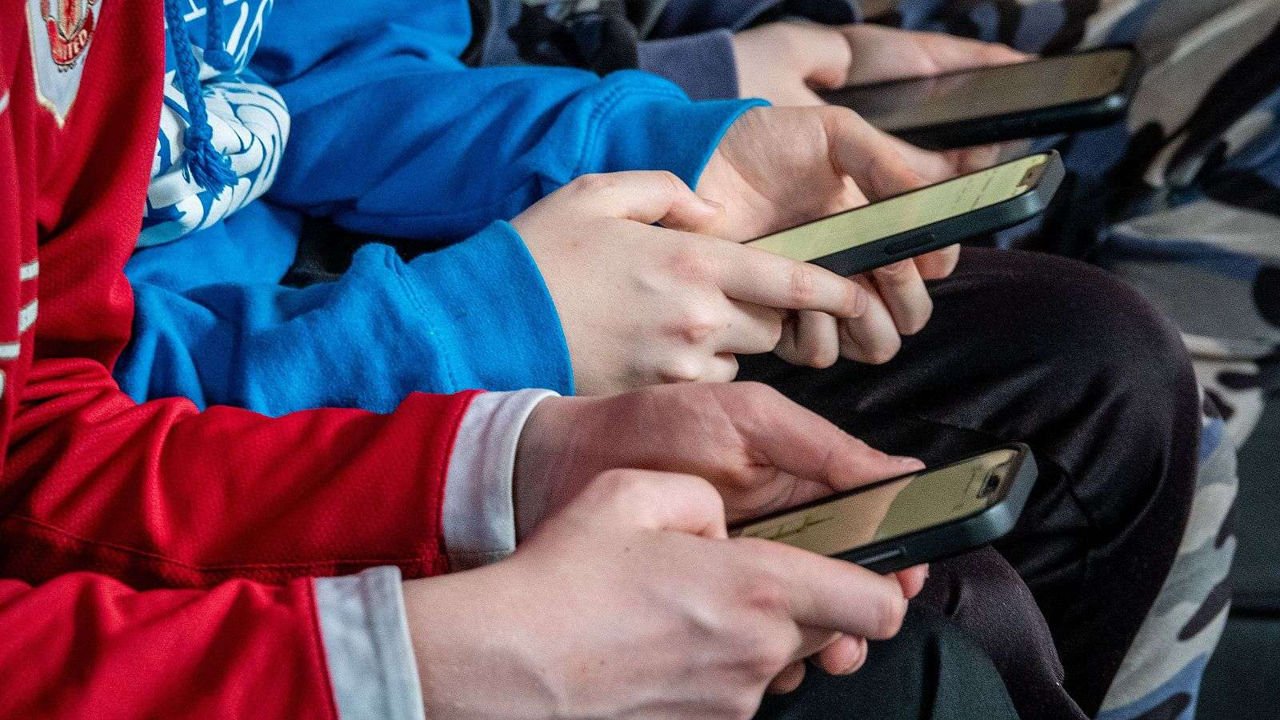 Portugalia aprobă legea privind consimțământul părinților pentru adolescenți pe rețelele de socializare.