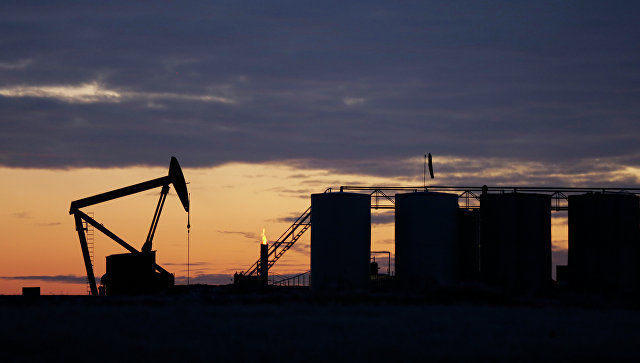 Мировые цены на нефть растут в среду утром на данных по резкому сокращению запасов нефти в США за неделю.