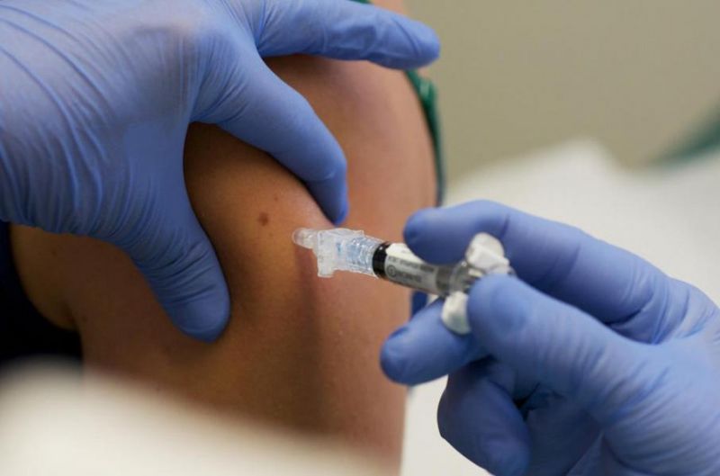 Primii care vor beneficia de vaccinuri sunt locuitori municipiului Chişinău.