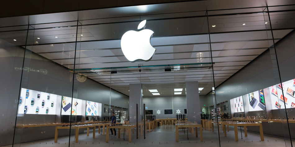 На Apple наложили штраф в размере 1,1 млрд евро.