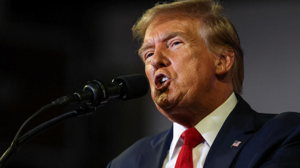 Трамп угрожает пошлиной в 200% на вино, если ЕС не отменит пошлину на виски.