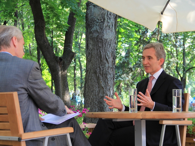 De ce Vlad Filat si Vlad Plahotniuc inca mai sunt la conducerea acestei tari?