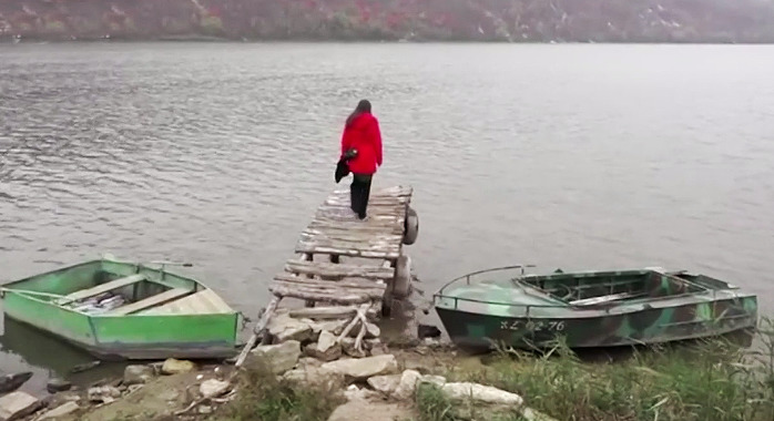 В исчезающее молдавское село жители приезжают только в гости.