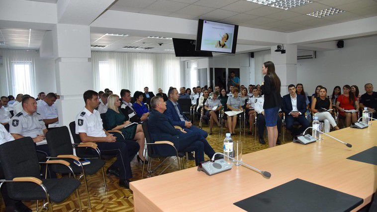 Câţiva zeci de poliţişti din Capitală au participat la un training de dicţie.  