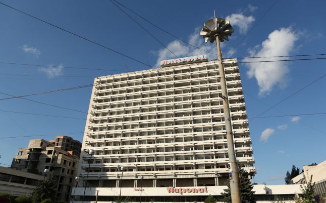Полиция обращается за помощью ко всем, кто располагает какой-либо информацией о найденном мужчине.