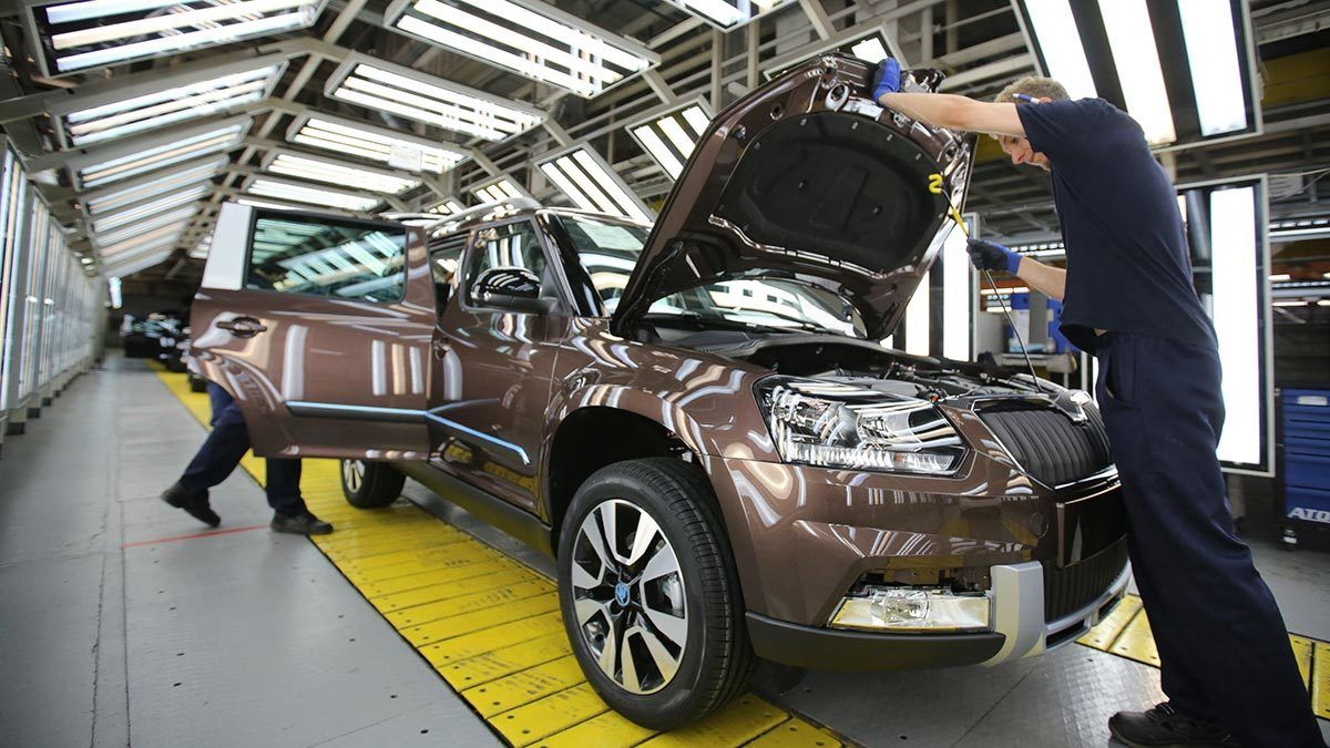 Заводы Volkswagen в России могут возобновить работу летом.