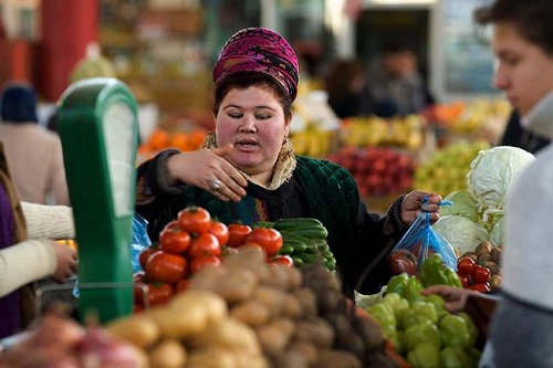 Наступает лето, один из самых опасных сезонов для нашего здоровья, и дело не только в том, что сезонная еда сама по себе связана с риском отравления - в жару продукты портятся особенно быстро.
