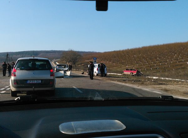 Un accident cu implicarea a patru masini s-a produs in acesta dimineata, in apropiere de localitatea Peresecina, Orhei.