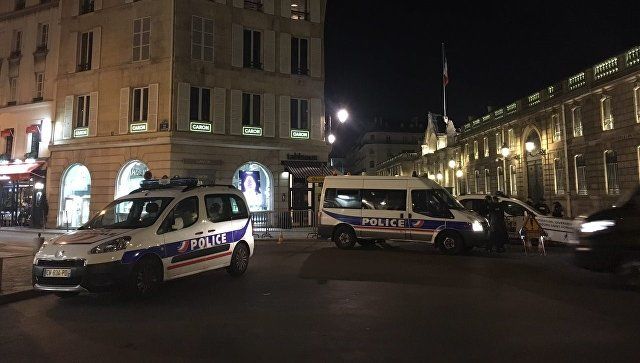 Полиция провела обыски в доме исполнителя теракта в Париже.