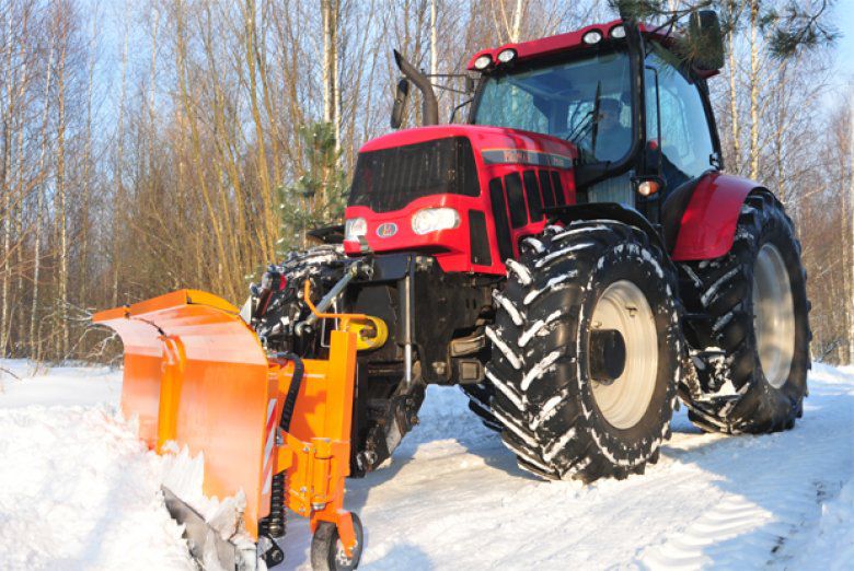 Un bărbat din Capitală oferă servicii de deszăpezire contra plată