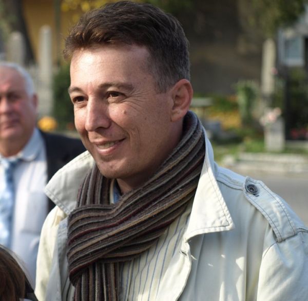Renato Usatâi, candidatul păcălici al alegerilor parlamentare de luna viitoare, își pierde răbdarea și își dă arama interlopă pe față.
