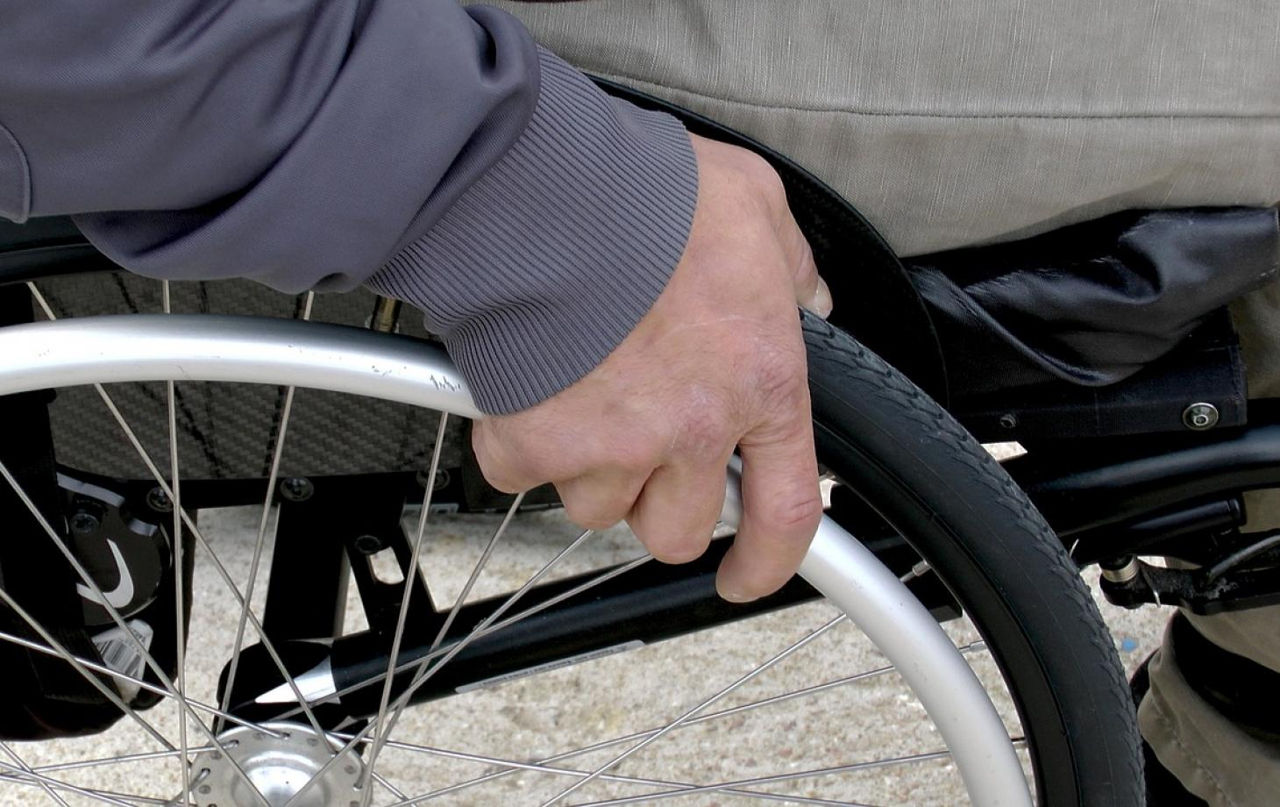 Doar 6% din secțiile de votare din țară sunt accesibile pentru persoanele cu dizabilități.