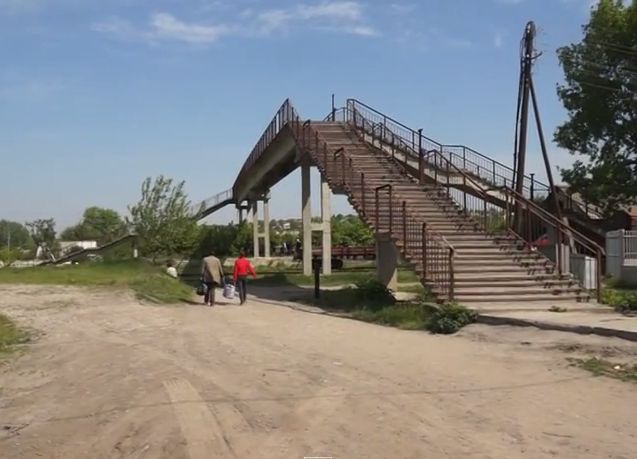 Tânărul în vârstă de 23 de ani le-a spus medicilor că a urcat pe pod pentru a-și verifica echilibrul. Foto: stirilocale.md