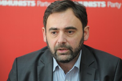 Totodată, el afirmă că şi Vladimir Voronin are partea sa de vină şi îl acuză şi pe el, dar şi pe Mark Tkaciuk, că ar acţiona în interesul stăpînilor lor de peste hotare, ceea ce, în opinia sa, face imposibilă revenirea PCRM la putere.