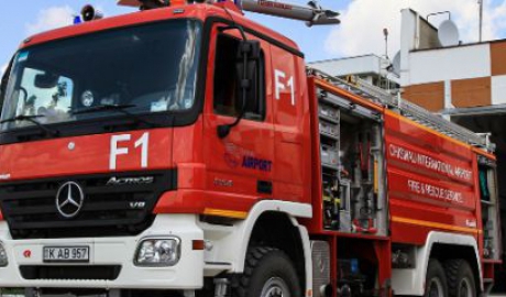 Incendiu într-un bloc cu cinci etaje din cartierul Poşta Veche. S-a întâmplat cu puţin timp în urmă, pe strada Iazului.