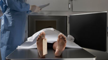 Un bărbat şi-a pus capăt zilelor în podul casei părinteşti. Foto: thesun.co.uk