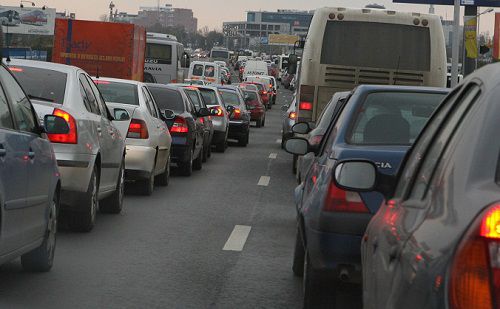 De astăzi, şoferii vor plăti cu 50 la sută mai mult pentru taxa de drum.